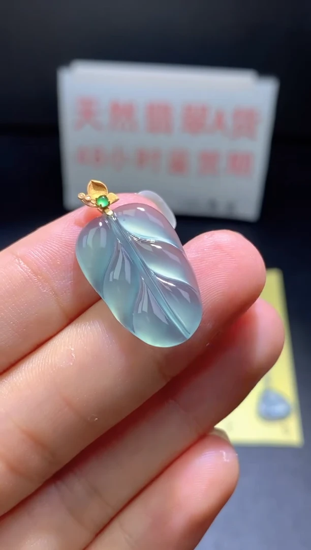 翡翠18K金镶嵌颈饰翡翠吊坠