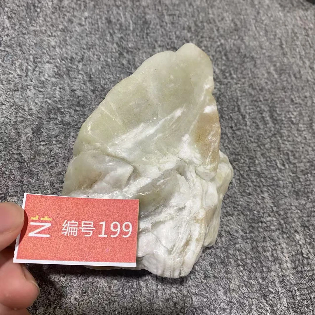 新疆玉料原石发一件编号199