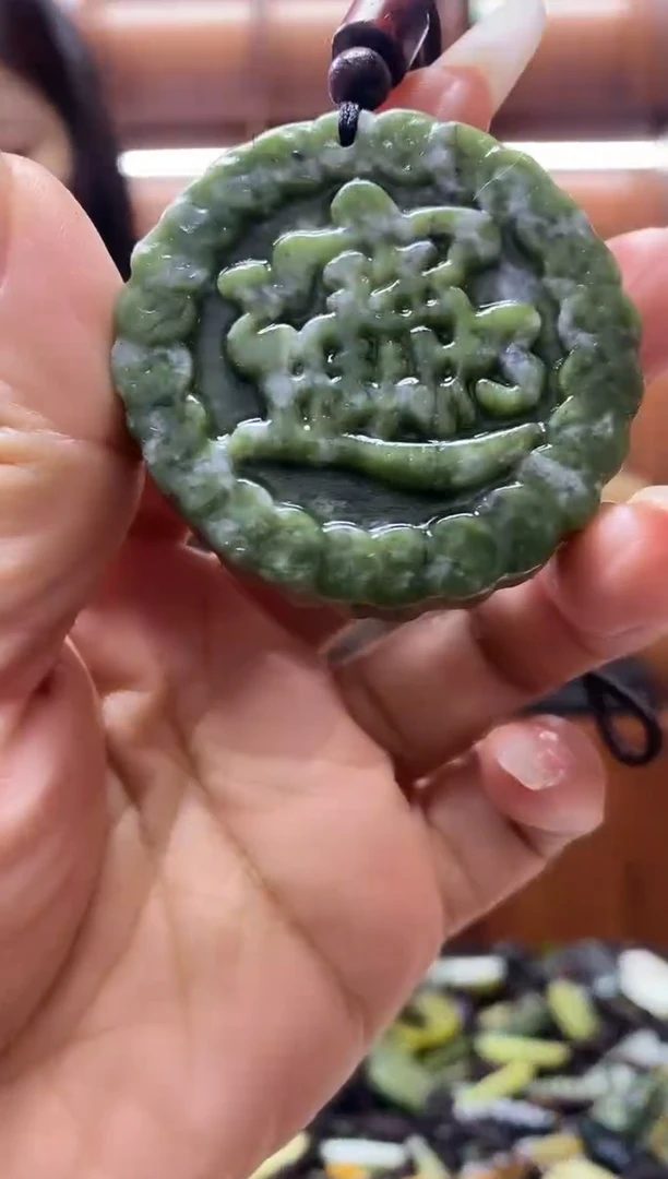 未镶嵌岫玉吊坠