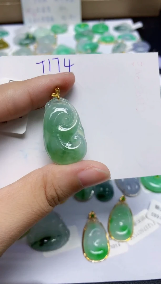颈饰18K金镶嵌翡翠天然缅甸翡翠A货翡翠百元以上9元证书费自理