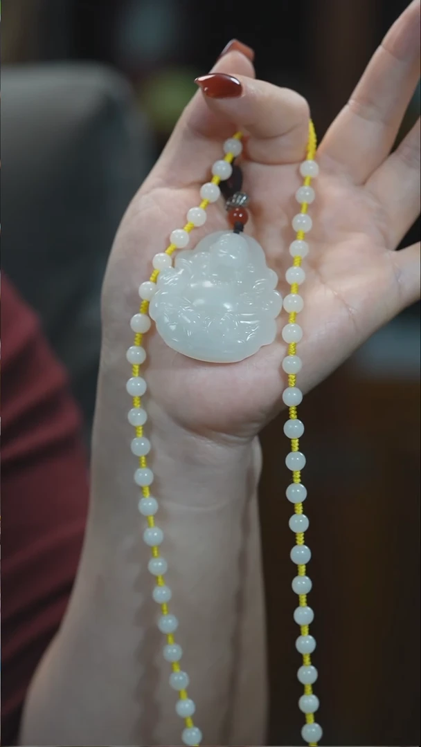 颈饰未镶嵌和田玉佛公