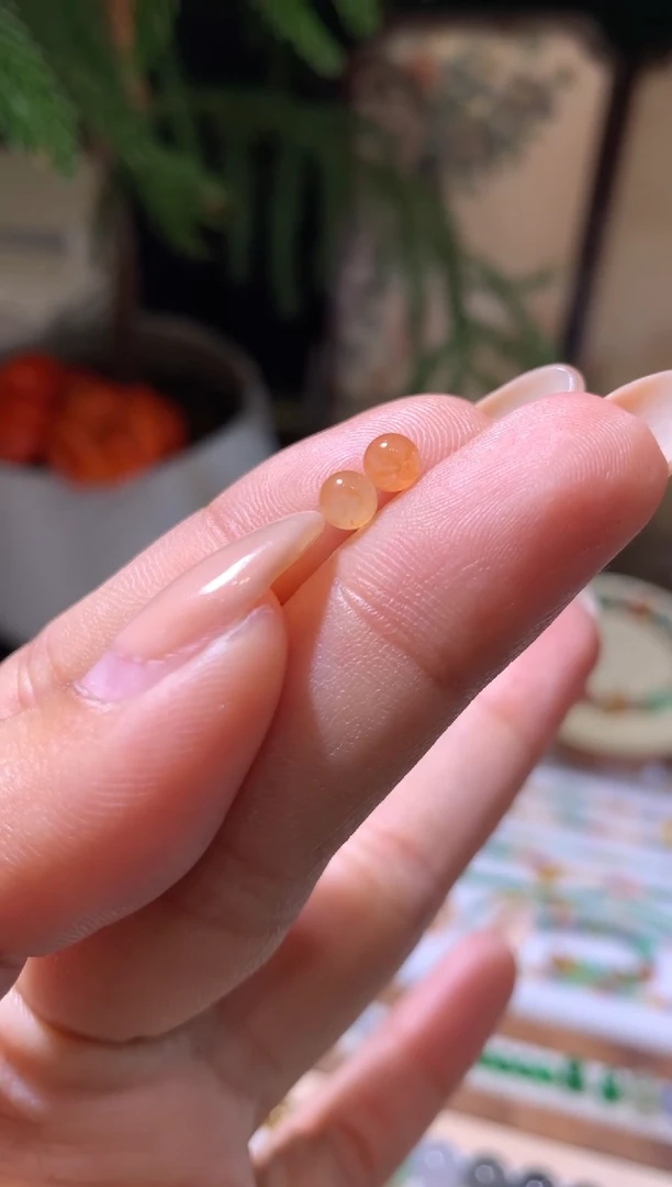 未镶嵌定制翡翠4.3-4.4卡珠子2个