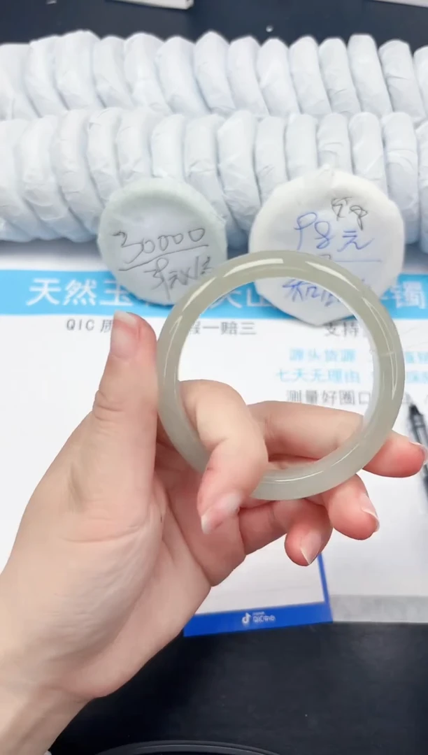 【闪购商品】石英质玉手镯未镶嵌78-58.6