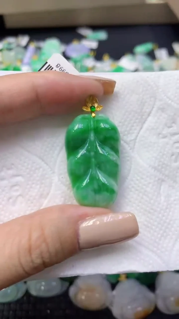 颈饰18K金镶嵌翡翠天然缅甸翡翠A货