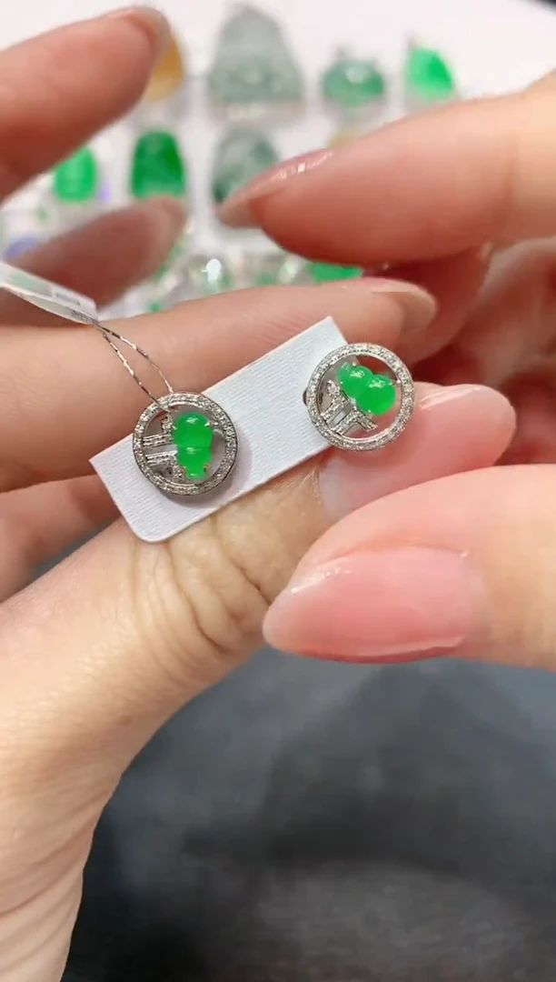 【闪购商品】翡翠耳饰18K金镶嵌C4 一对