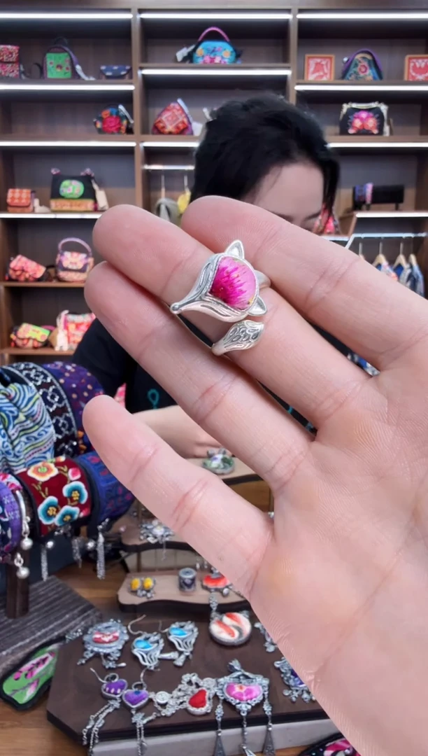 【闪购商品】织绣130蒙阿苏苗绣传承