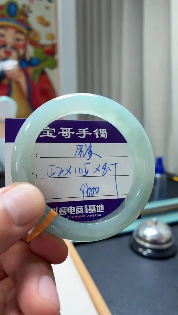 翡翠手镯未镶嵌翡翠手镯
