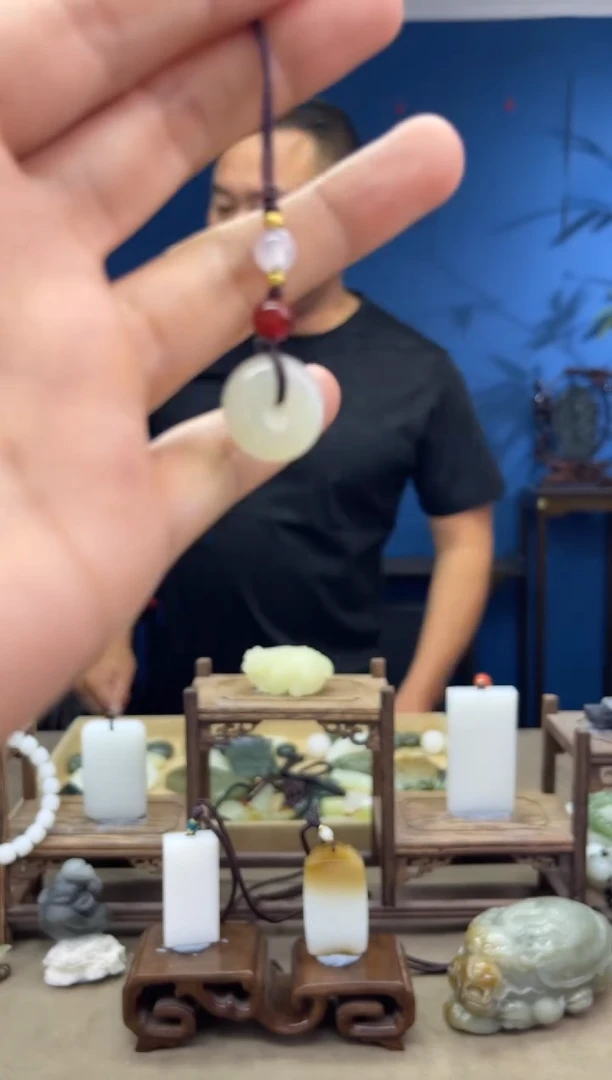 和田玉未镶嵌颈饰1