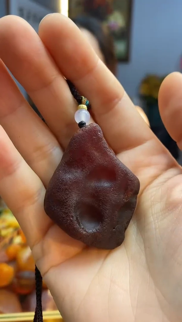 未镶嵌颈饰琥珀吊坠