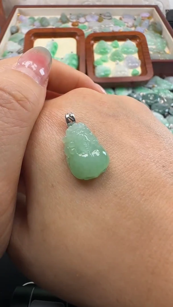 吊坠(不含链)18K金镶嵌翡翠貔貅