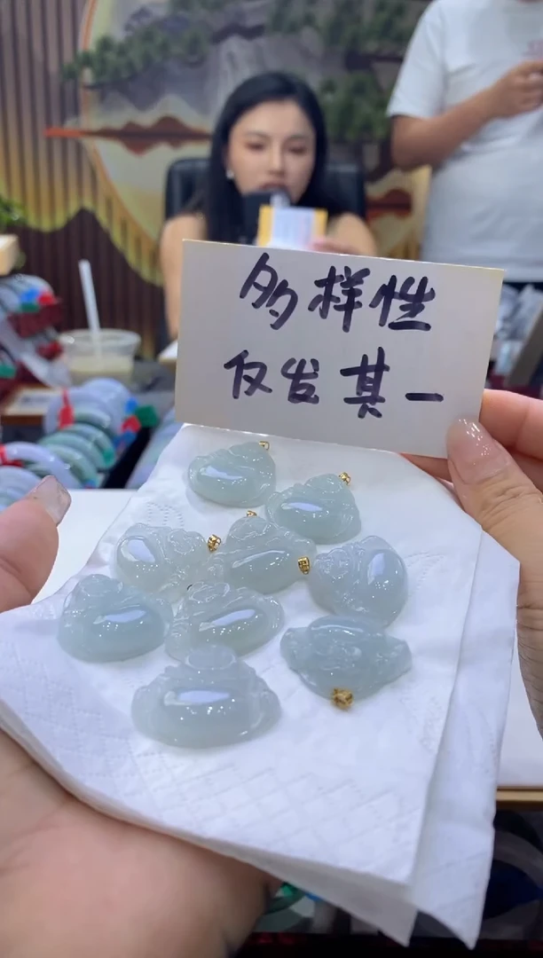 翡翠18K金镶嵌颈饰多样性仅发其一8288