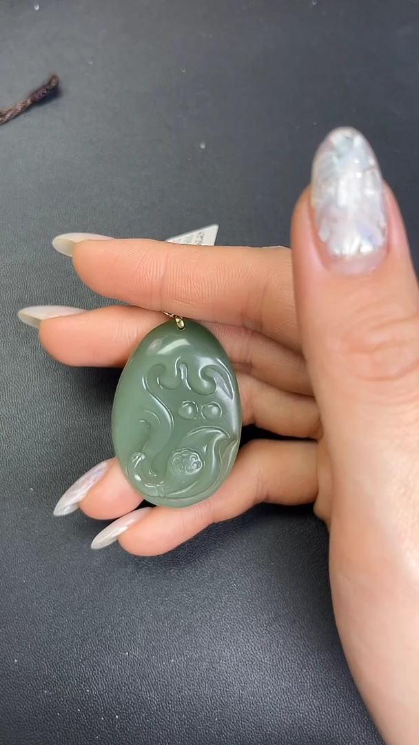 颈饰18K金镶嵌和田玉705088#粉青好事莲莲吊坠