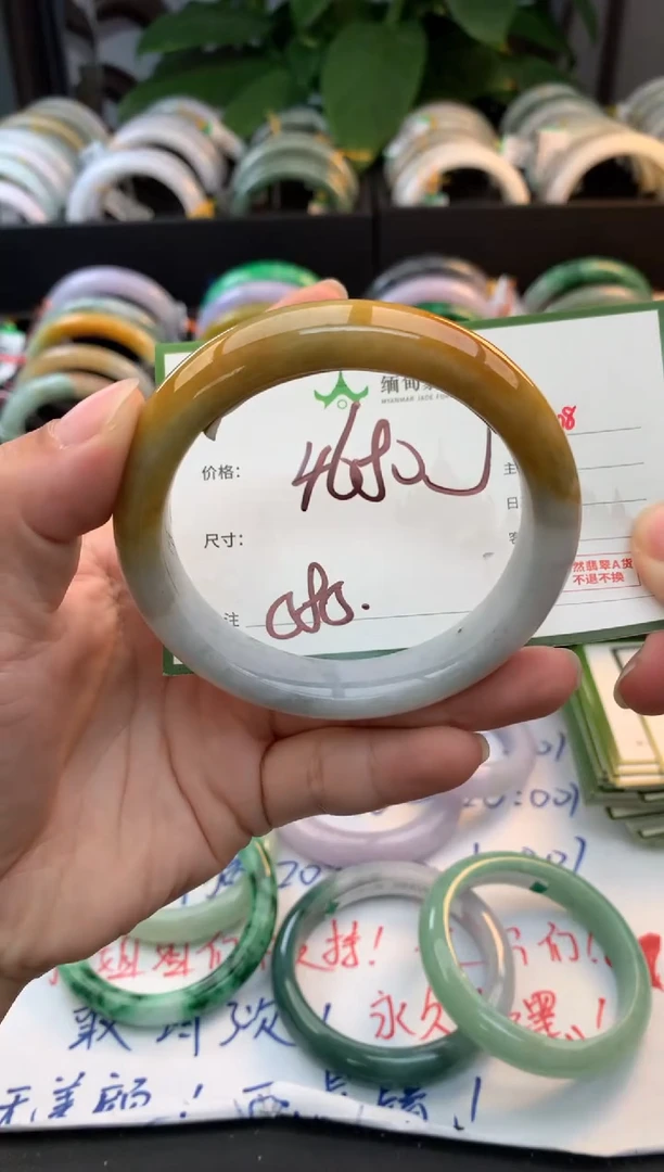 未镶嵌定制翡翠毛货需精细抛光+多人