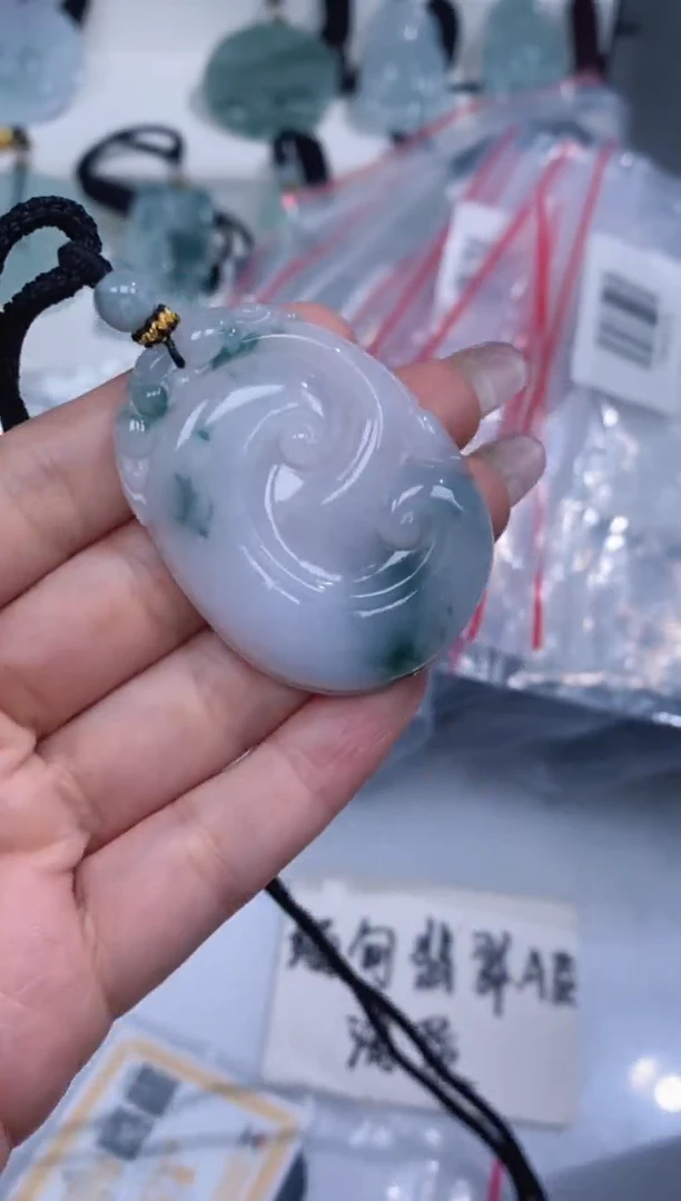 颈饰未镶嵌翡翠吊坠