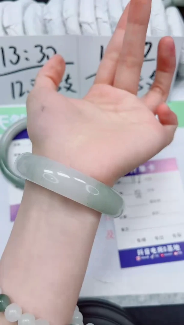 石英质玉手镯未镶嵌318-58