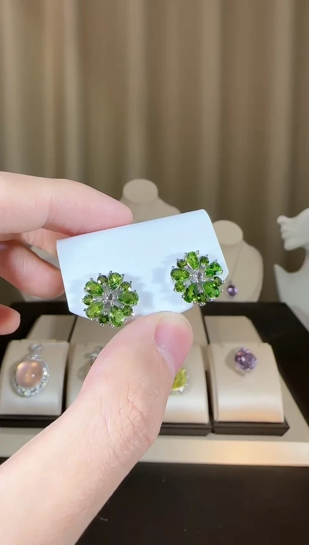 【闪购商品】透辉石耳钉银S925镶嵌设计款