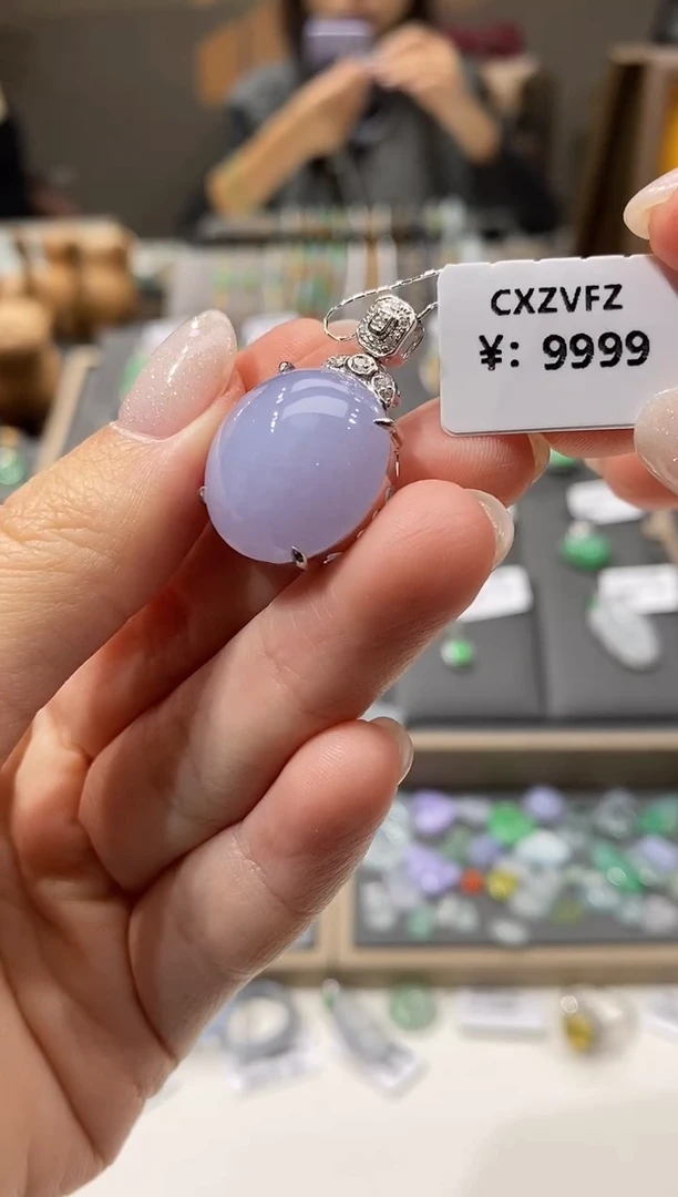 颈饰18K金镶嵌翡翠蛋面