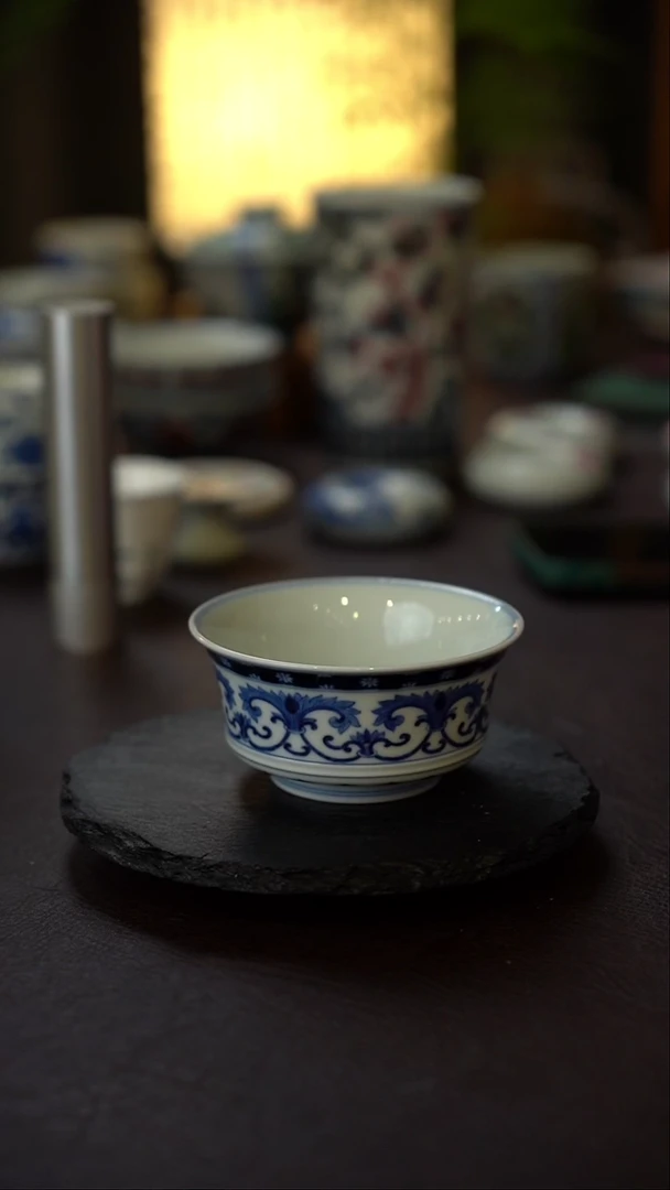 景德镇全手工手绘青花忍冬纹马蹄杯