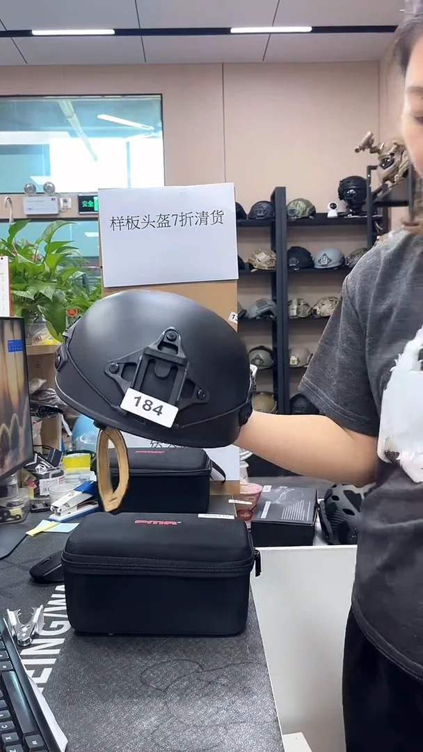 184-洛威迅无孔盔大码TB1383B-BK-L（微瑕不退不换）