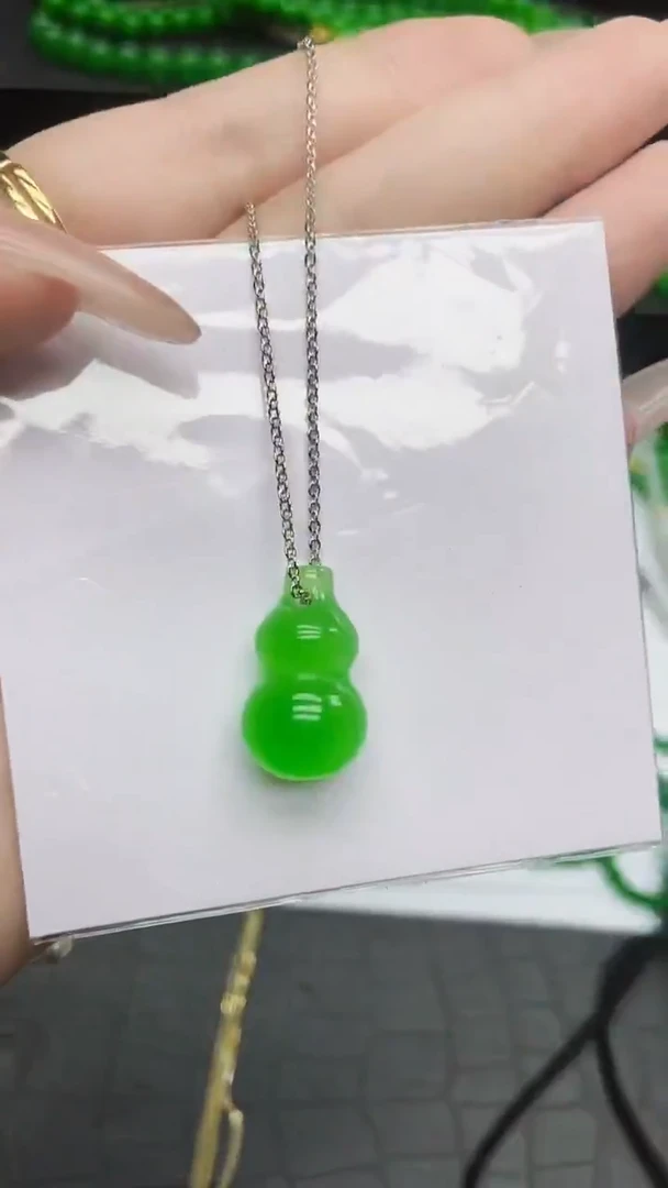 吊坠(赠链)未镶嵌翡翠翡翠满绿葫芦吊坠h232