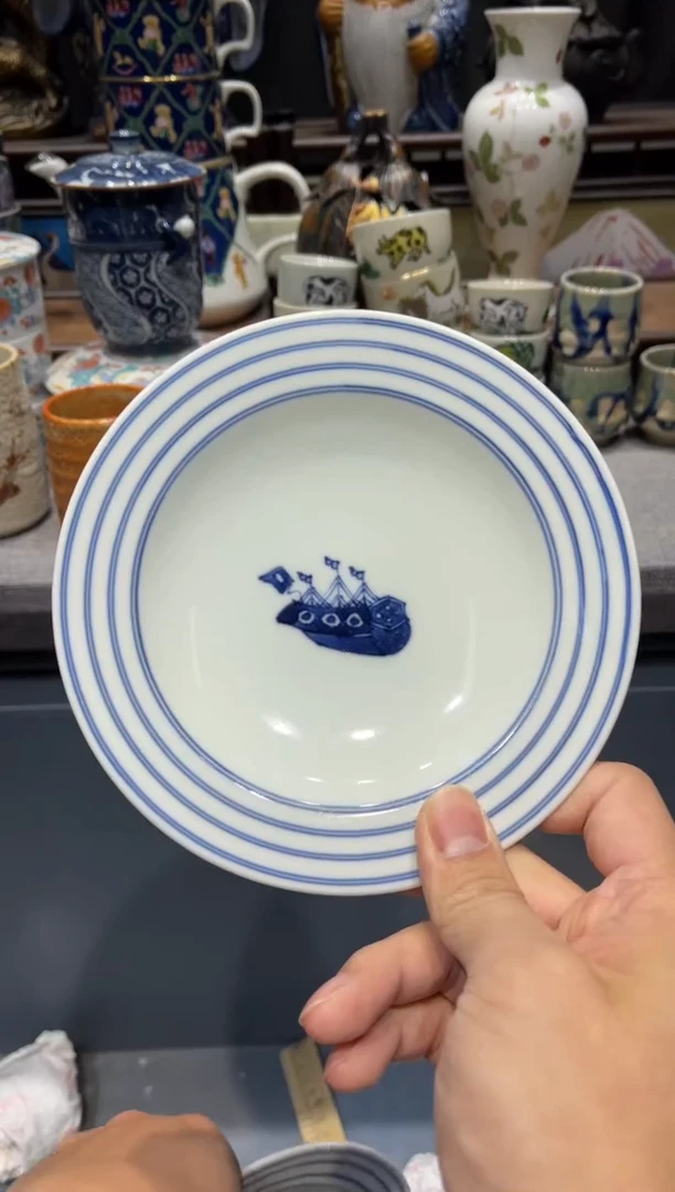 瓷片手绘青花荷兰人