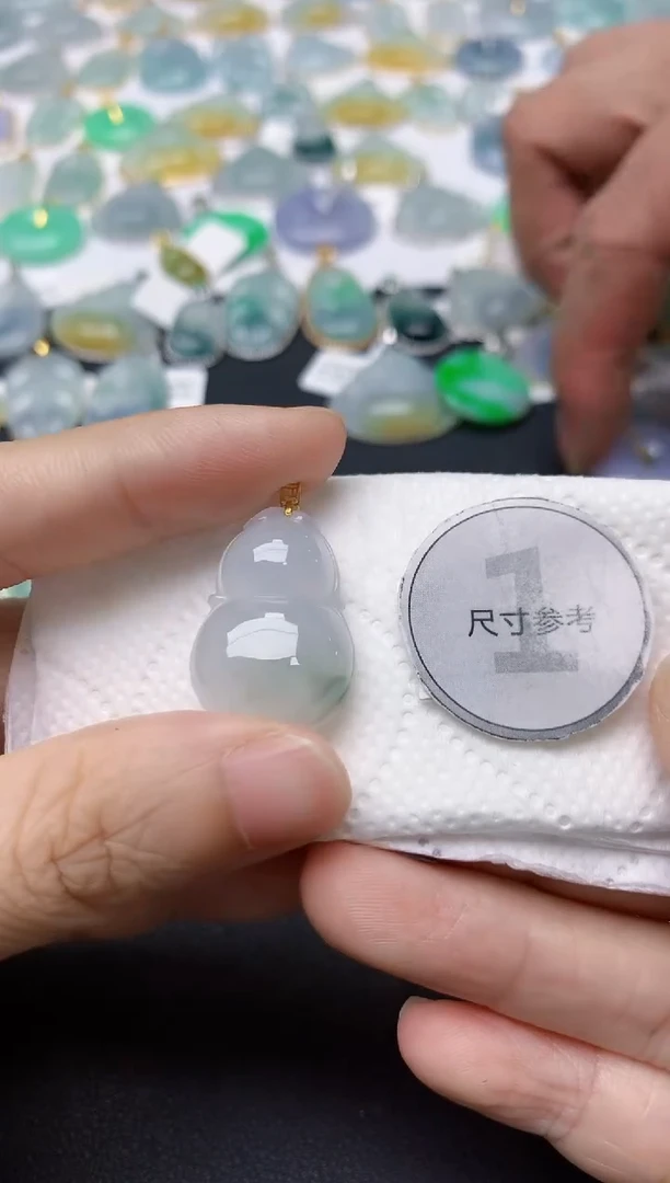 翡翠18K金镶嵌颈饰天然缅甸A货翡翠