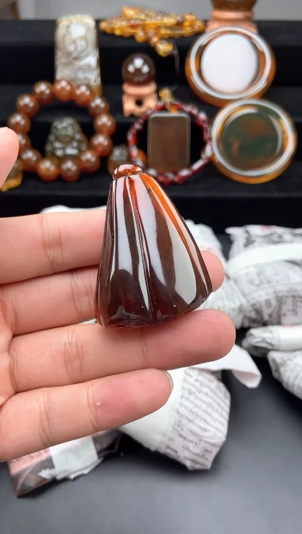 琥珀颈饰未镶嵌血珀莲蓬吊坠