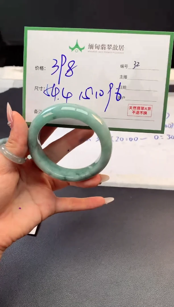 定制翡翠未镶嵌毛货需精细抛光+多人