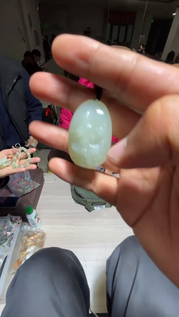 未镶嵌和田玉（糖玉）挂件和田玉