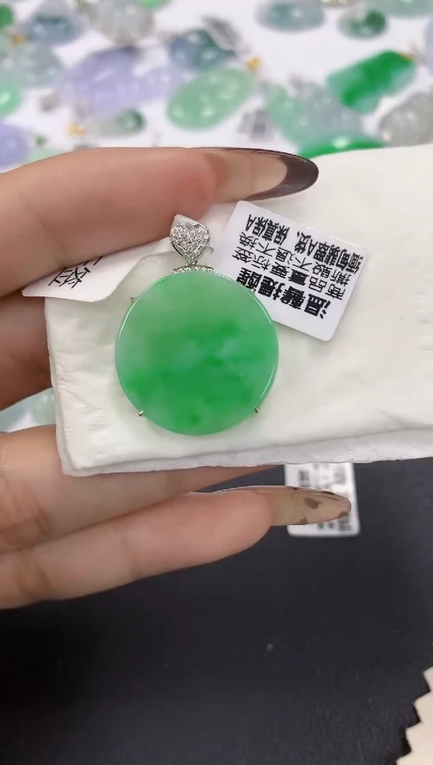 颈饰18K金镶嵌翡翠a货假一赔三支持复检百元上9元证书费自理