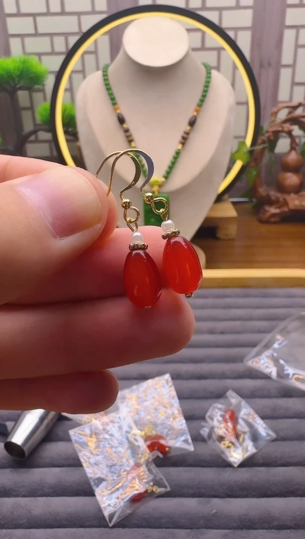 14K金镶嵌南红玛瑙耳饰E174