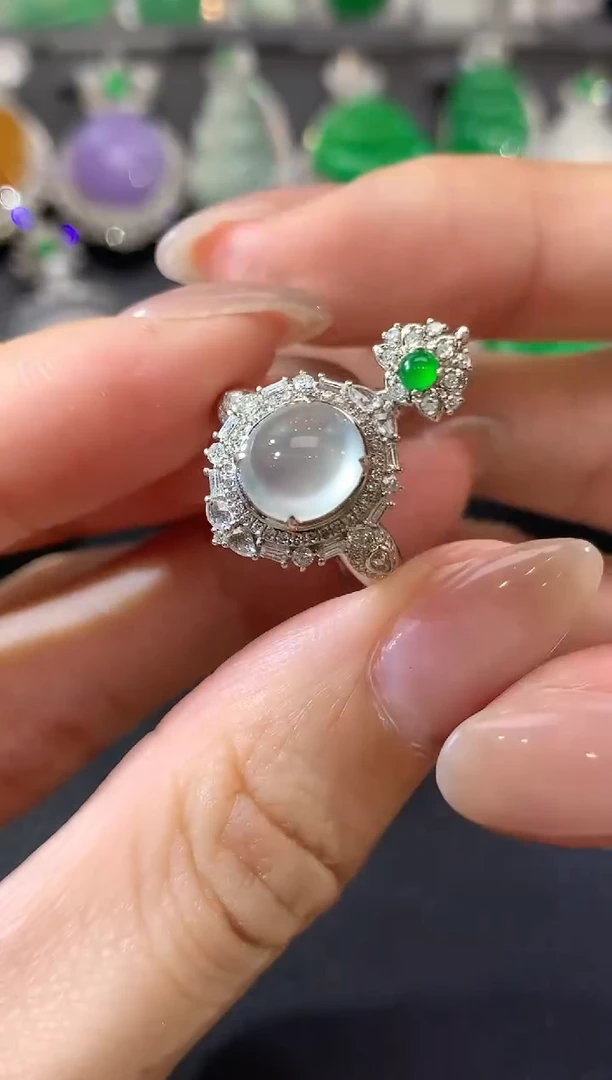 翡翠戒指18K金镶嵌D90一件