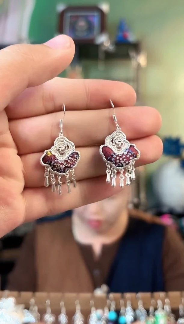 彩云南阁非遗老绣饰品589*