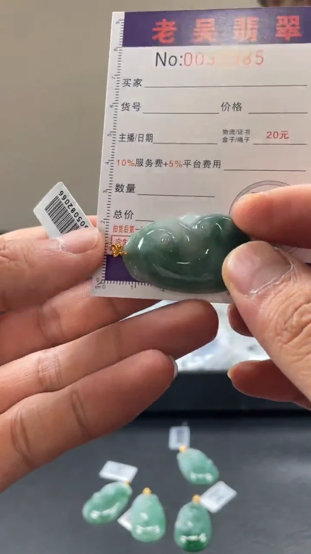 翡翠18K金镶嵌颈饰缅甸A货翡翠