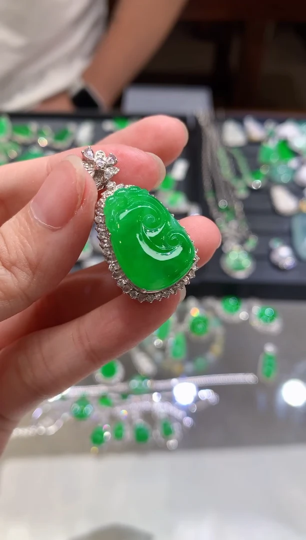 翡翠18K金镶嵌吊坠(不含链)Z229|35000