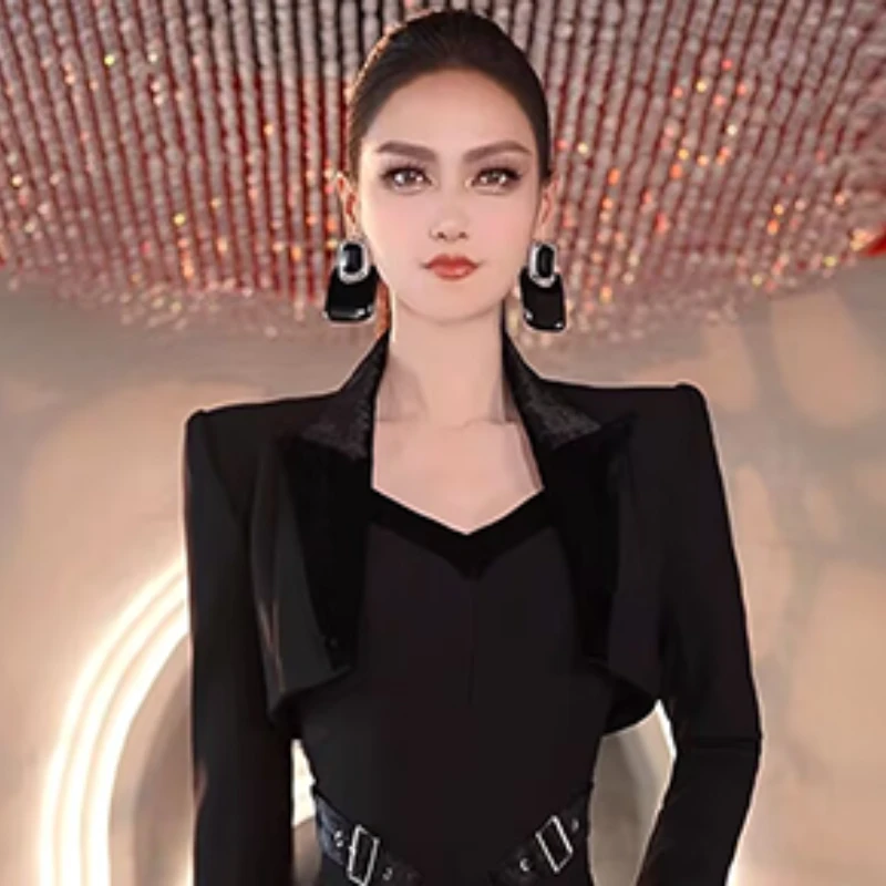 秋季设计感收腰连体裤外套两件套2025新款气质女王范短款西装套装