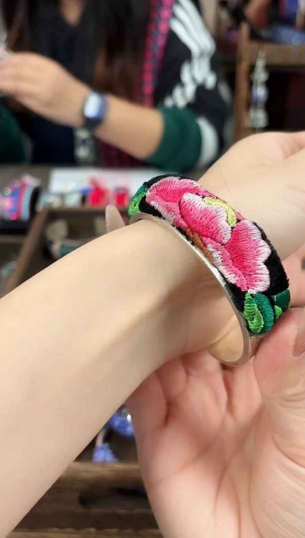 织绣民族风非遗老绣饰品616