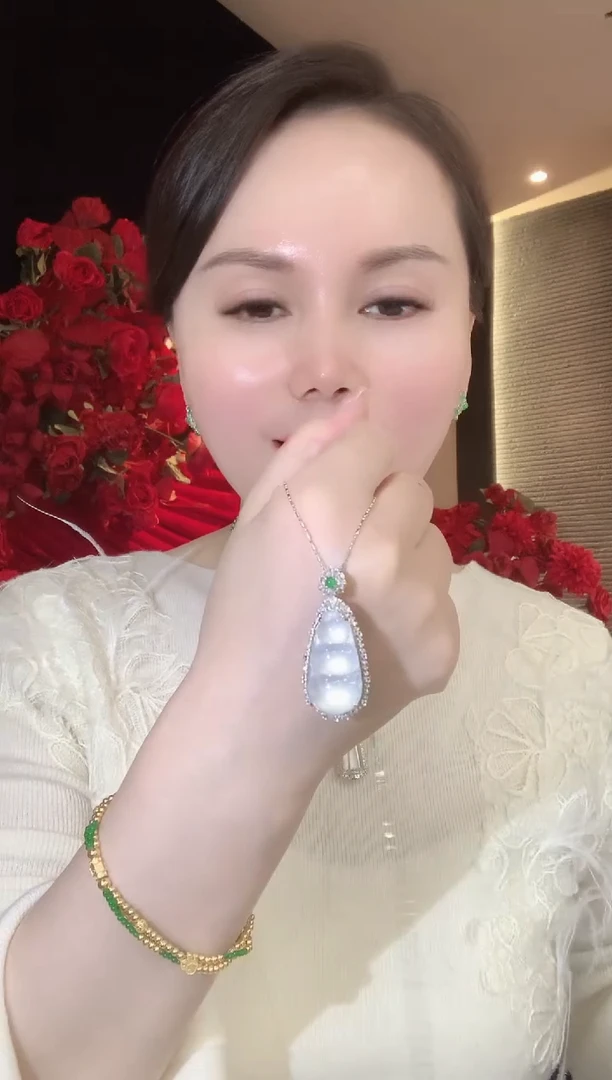 吊坠(不含链)18K金镶嵌翡翠C59