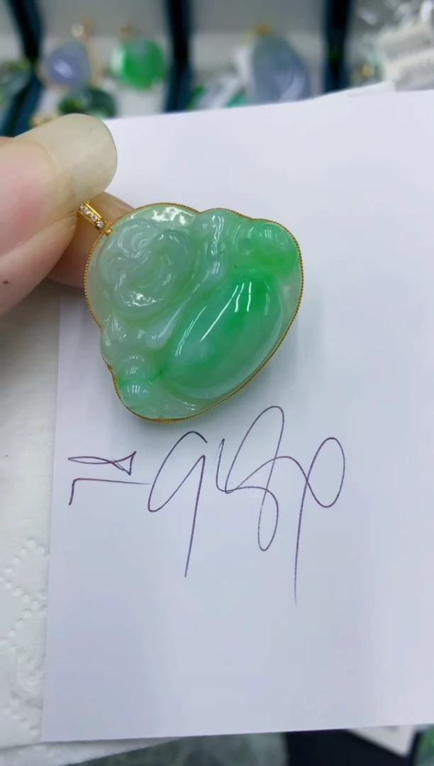 翡翠18K金镶嵌颈饰1111111111111