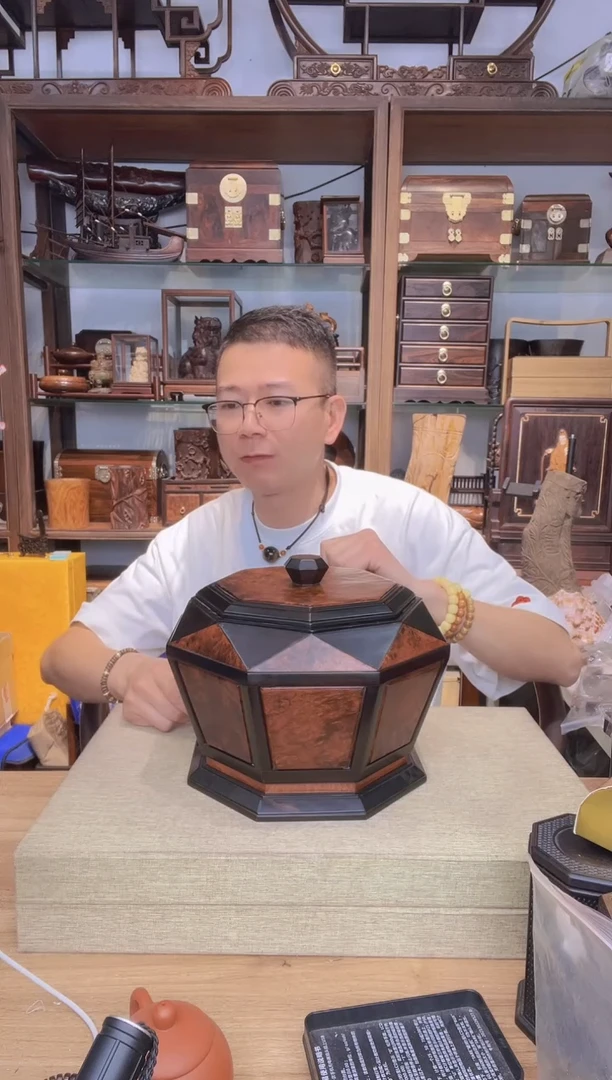 乌木类架子029大叶紫檀嵌瘿木钻石果盒