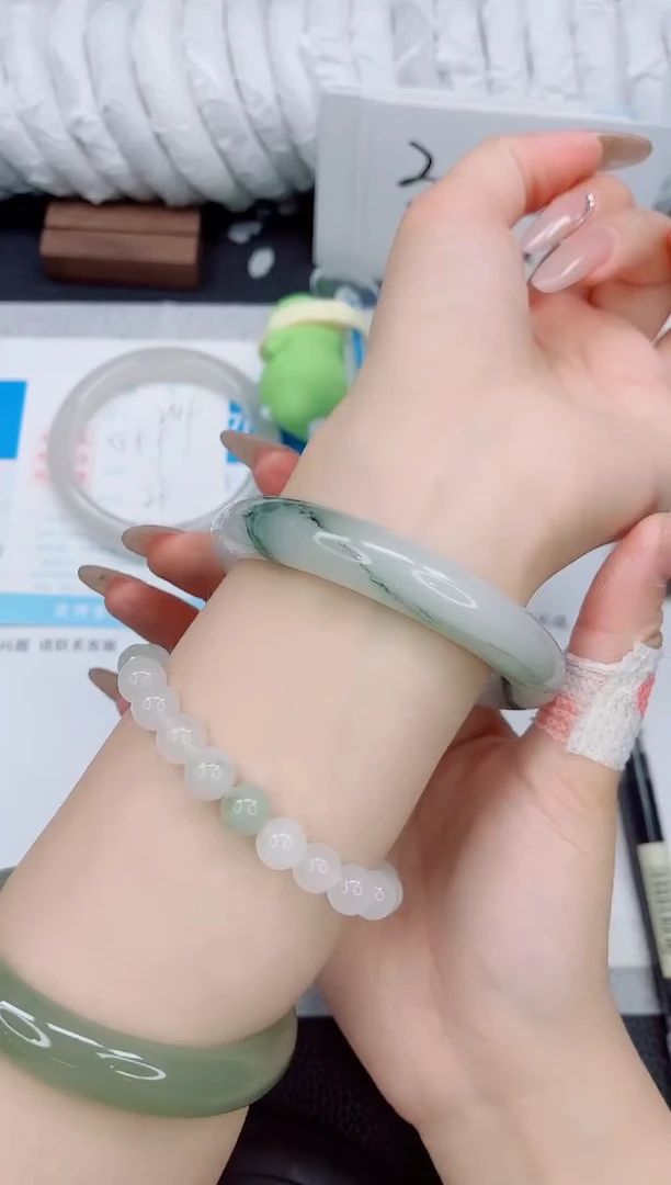 石英质玉手镯未镶嵌250-59.6