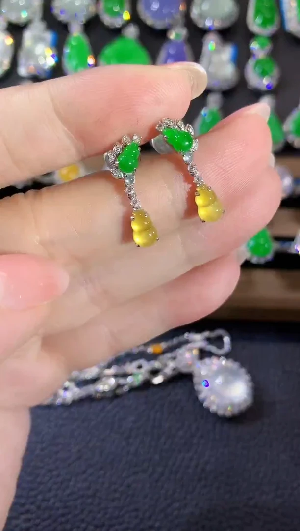 18K金镶嵌翡翠耳饰A60