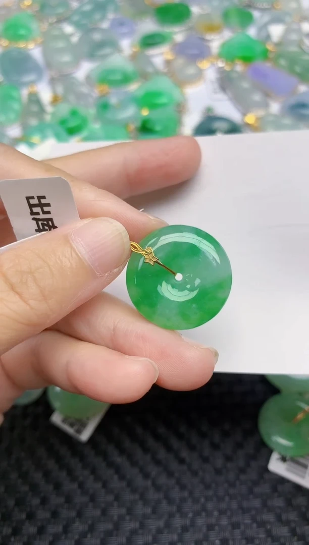 翡翠18K金镶嵌颈饰天然翡翠A货