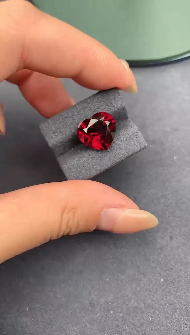 【闪购商品】石榴石裸石未镶嵌8ct镁铝榴石