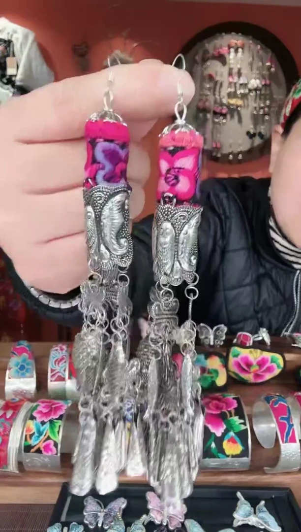 织绣非遗手工苗绣刺绣饰品59