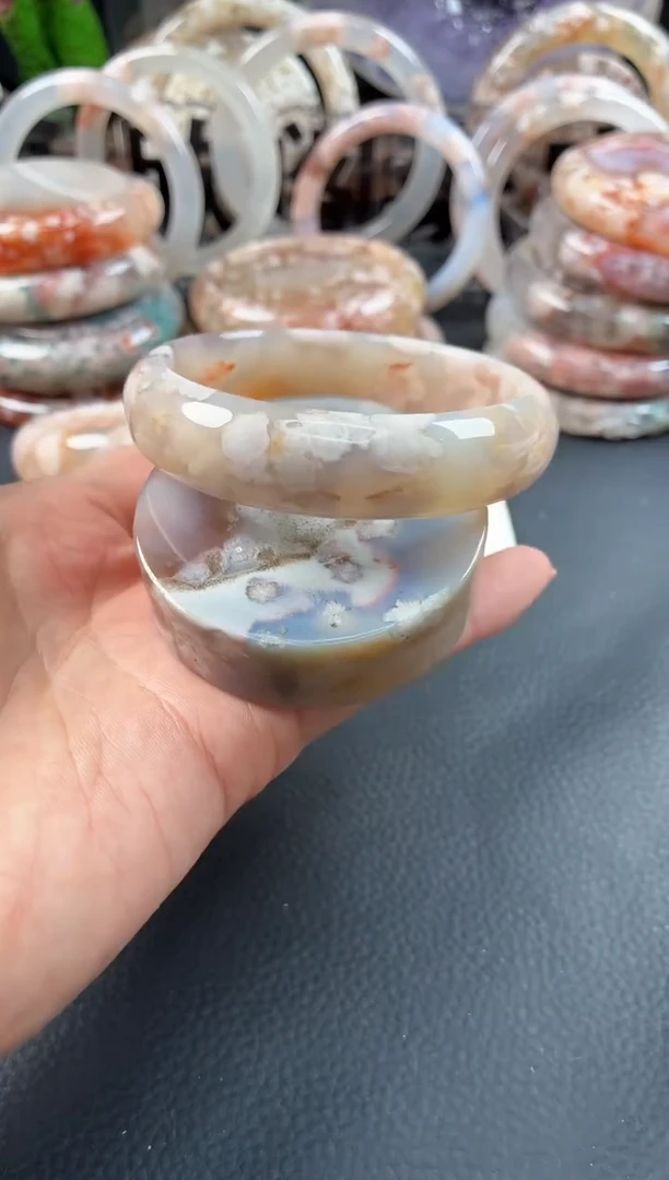 未镶嵌手镯（圆镯）石英质玉57