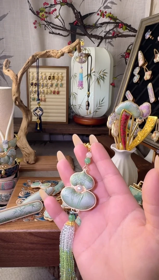锌合金布艺葫芦竹影球球包挂
