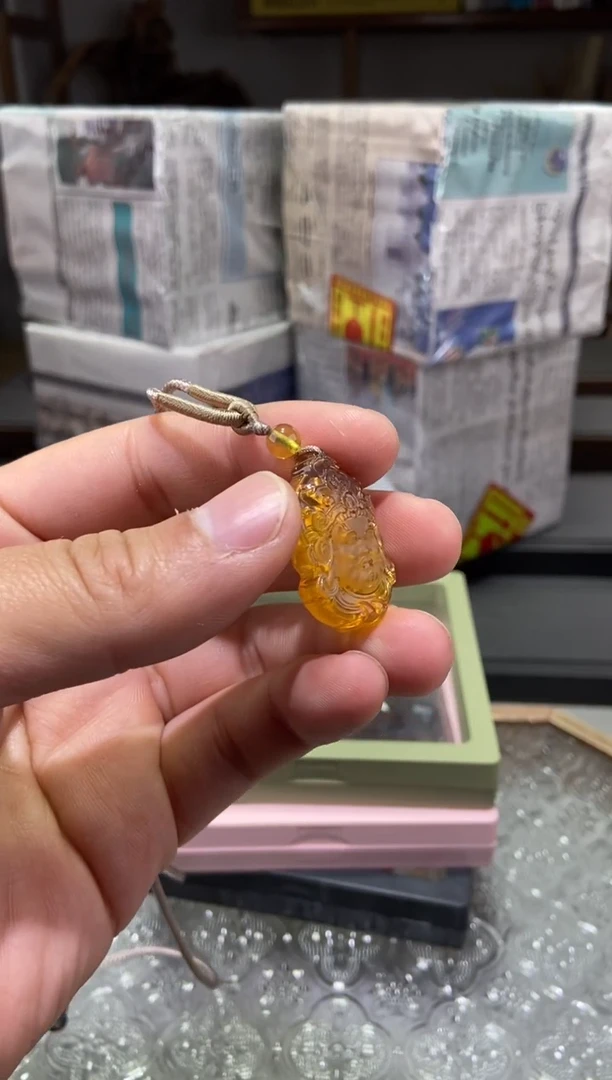 琥珀颈饰未镶嵌黄财神