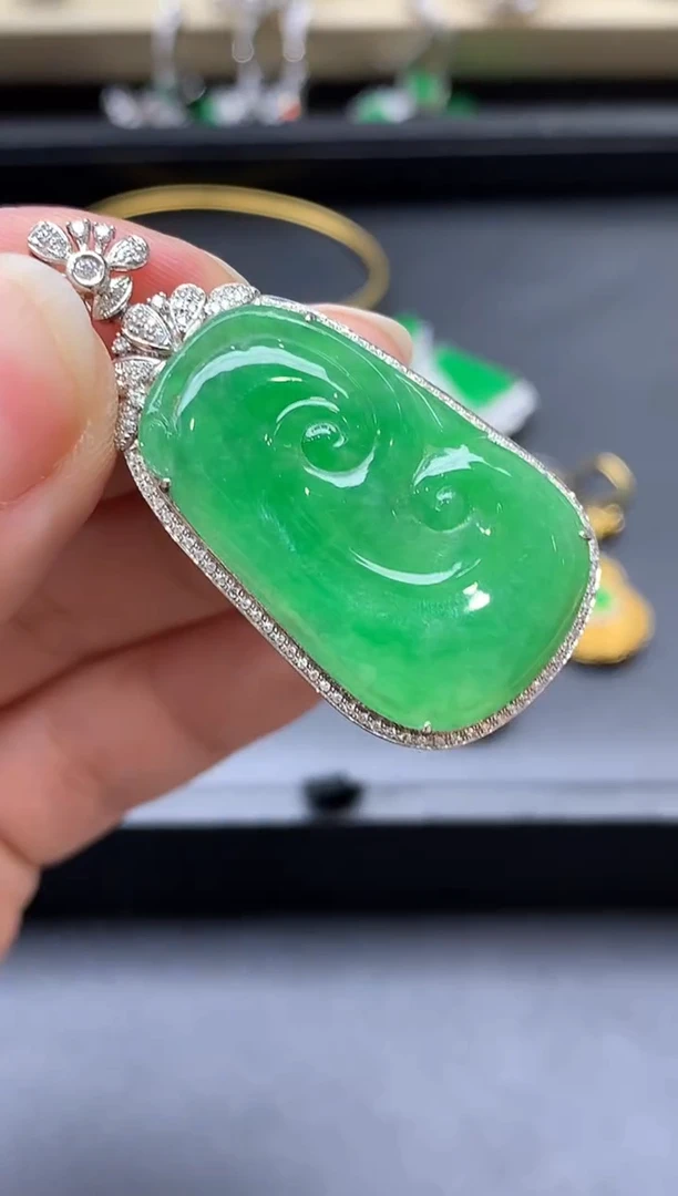 颈饰18K金镶嵌翡翠?**️484-中国好珍宝