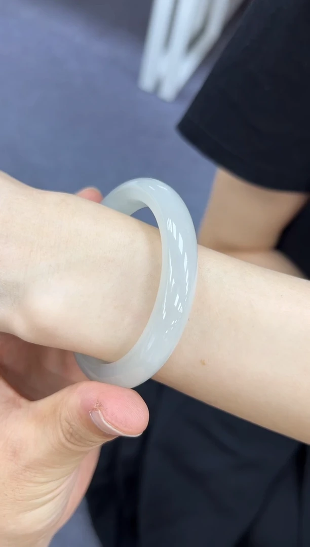 和田玉手镯未镶嵌56.5  803